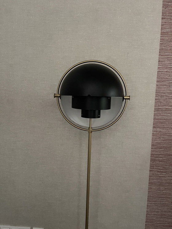 Image 1 of Gubi Lite vloerlamp messing/zwart - hoogte 148cm