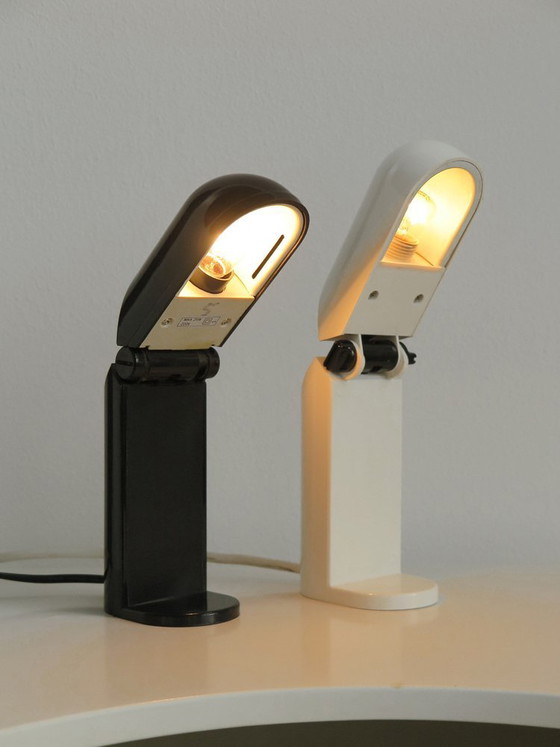 Zwart-witte plastic Tafellampen, Italië, jaren '60, set van 2 – Kunststof (photo 4 of 26)