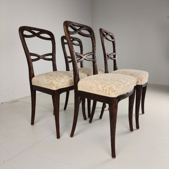 Juego de cuatro sillas de comedor Black Forest de Horrix – Wood (photo 3 of 7)