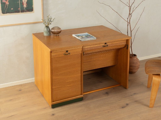 Bureau uit de jaren 1950