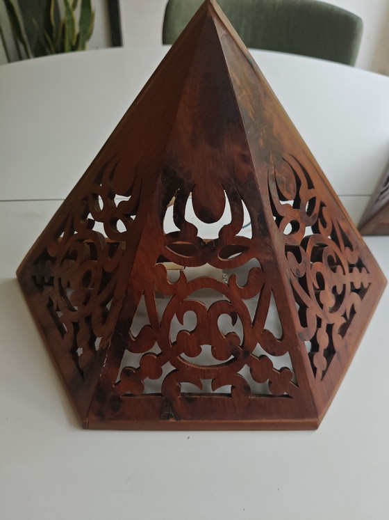 Image 1 of Authentieke vintage handgesneden houten wandlampen – set van 2