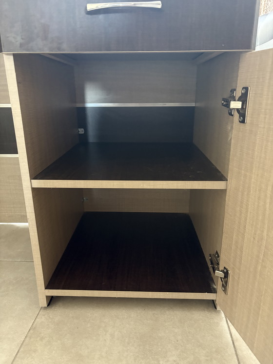 Image 1 of Scrivania da ufficio in legno massello con contenitore