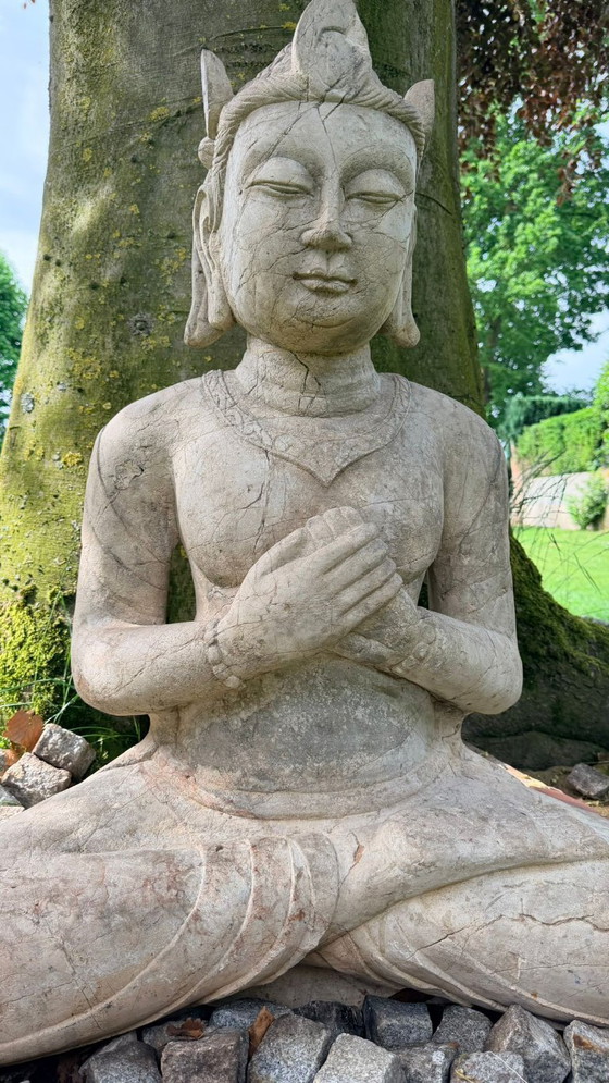 Image 1 of Monumentale Indonesische Tempelfiguur à Natuursteen – Java de Bali – 19e Eeuw
