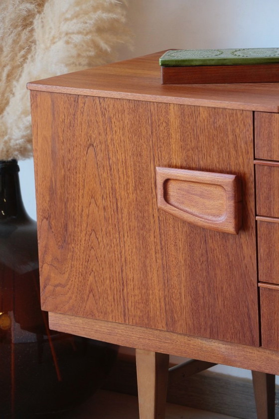 Image 1 of Skandinavisches Teak-Sideboard, 1960er Jahre - Restauriertes Beautility-Sideboard
