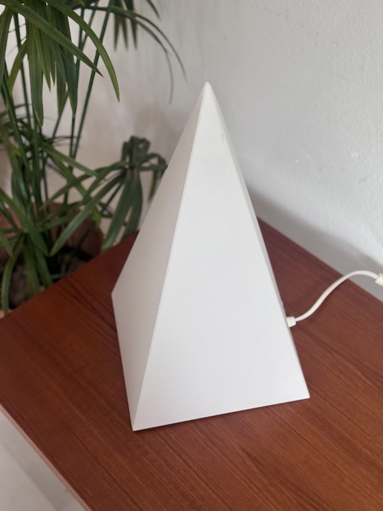 Vintage pyramid table lamp Harco Loor for Woja 1980 – Plastic (photo 3 of 7)