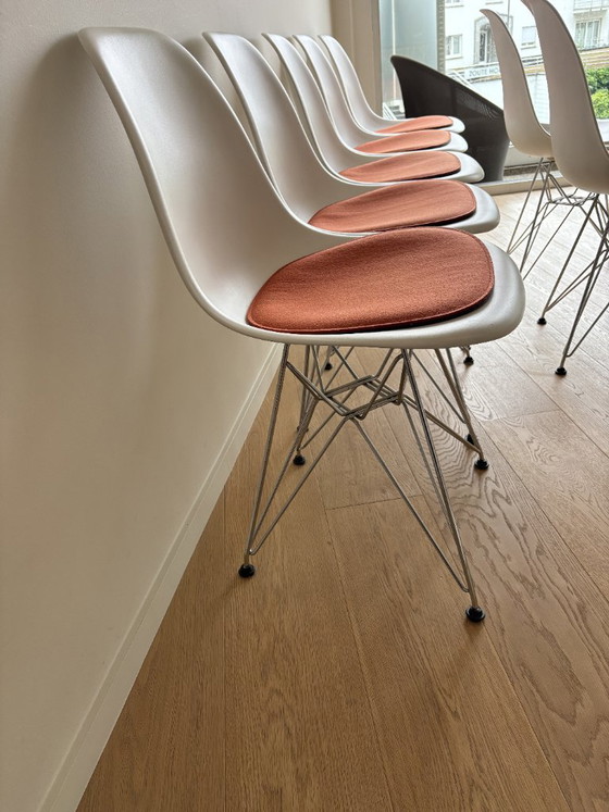 7x Vitra Eames DSR Chair – Esszimmerstühle, Metal, Plastic (photo 4 of 10)