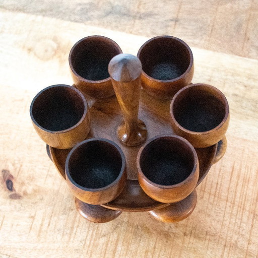 Vintage eierdopstandaard met 6 eierdopjes, gemaakt van olijfhout