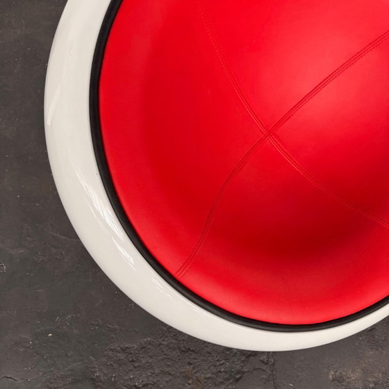 Image 1 of Eyepad ball armchair Space age 60s