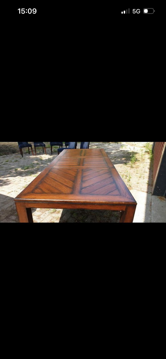 Image 1 of Klassischer ausziehbarer Esstisch aus Eiche