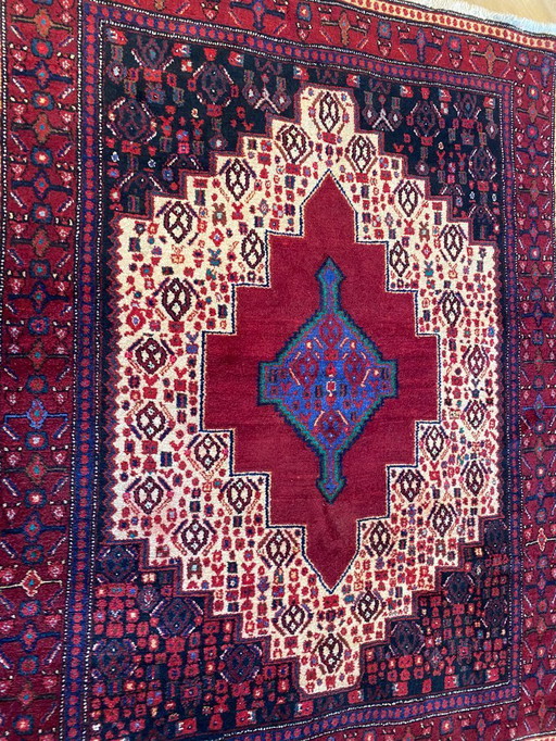 Tapis persan 154 x 122 cm