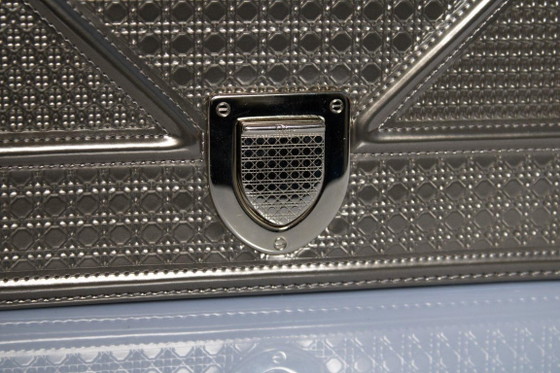 Image 1 of Borsa a tracolla Christian Dior, modello Diorama metallizzato