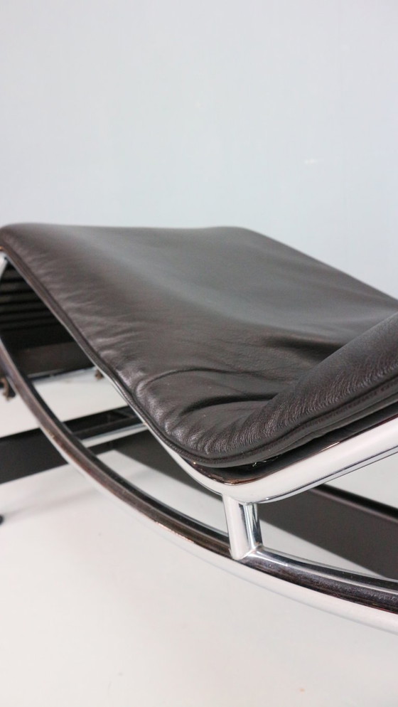 Image 1 of Black leather LC4 chaise longue by Le Corbusier for Cassina, 1980s