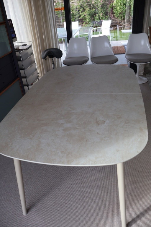 BoConcept: Kingston extendable dining table 160cm / 230 cm in Ceramic