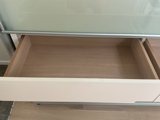 Image 1 of Domus-Schrank von B&B Italia, entworfen von Antonio Citterio, in weißem Lack und mit Glasschiebetüren