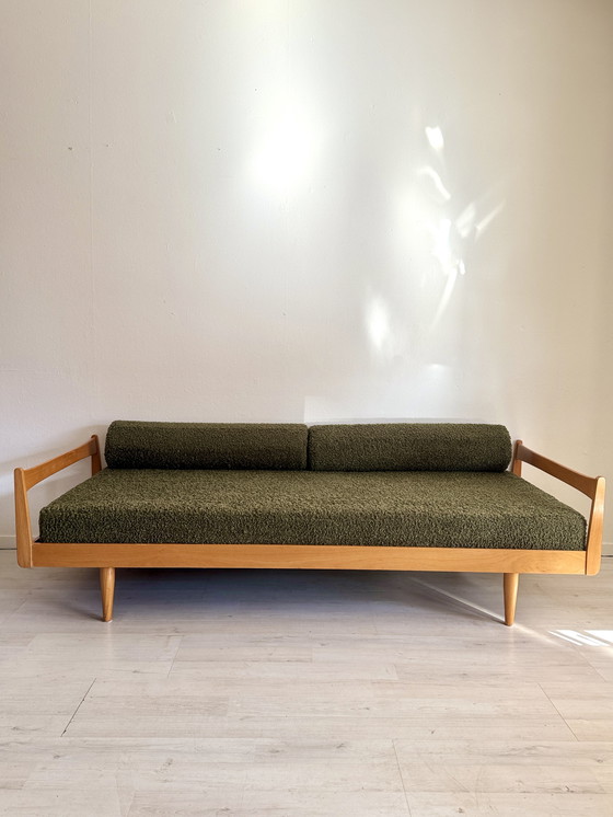 Image 1 of Divano letto vintage anni '50/'60 in peluche bouclé verde