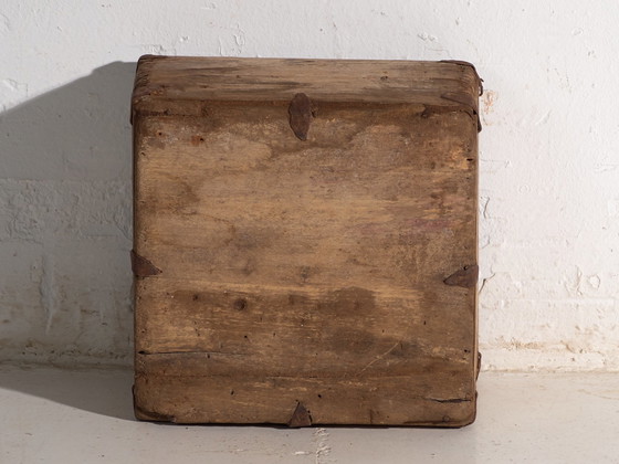 Antica misura per grano Dou in legno di olmo, Cina, circa 1880, Oggetti decorativi, Ferro, Rustic (foto 5 di 6)