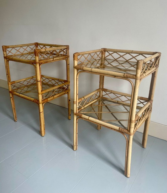 Image 1 of Ensemble de chambre à coucher vintage en rotin – Tête de lit et deux tables de chevet – Années 1970