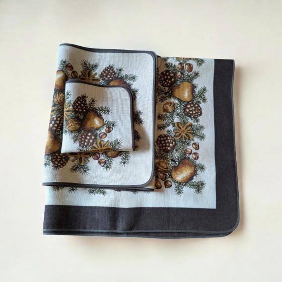 Image 1 of Rare vintage jute tablecloth set from the 70s-80s – autumn & Christmas motifs – 3-piece