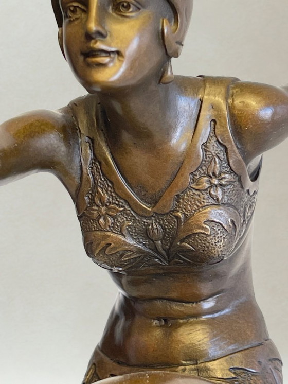 Image 1 of Art Deco sculptuur – Danseres in beweging – Decoratief brons – Gesigneerd F. Paris – 38 cm