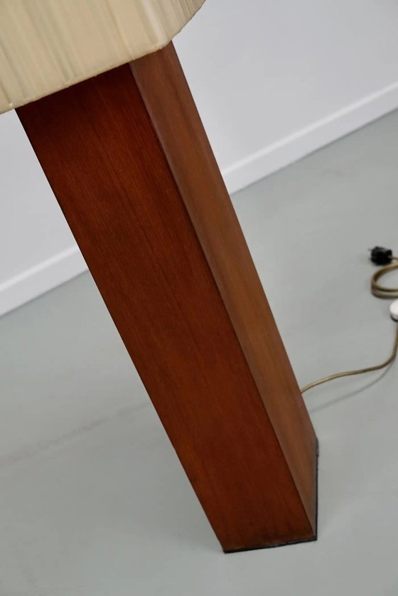 Image 1 of Grand lampadaire vintage en teck avec abat-jour carré beige, années 1960/70