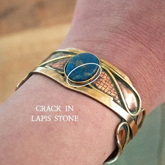 Image 1 of Bracelet manchette en laiton, cuivre et lapis-lazuli