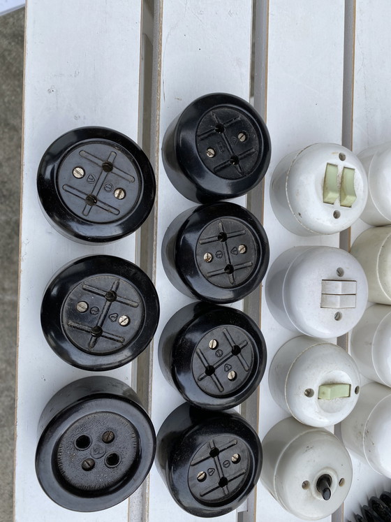 Image 1 of Lot de vieux interrupteurs en bakélite