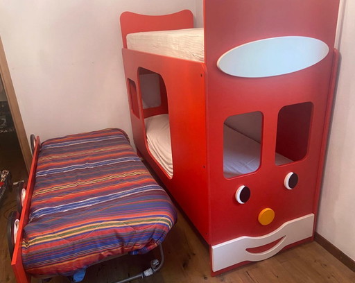 Ik verkoop een uniek stapelbed, gemaakt door een timmerman.