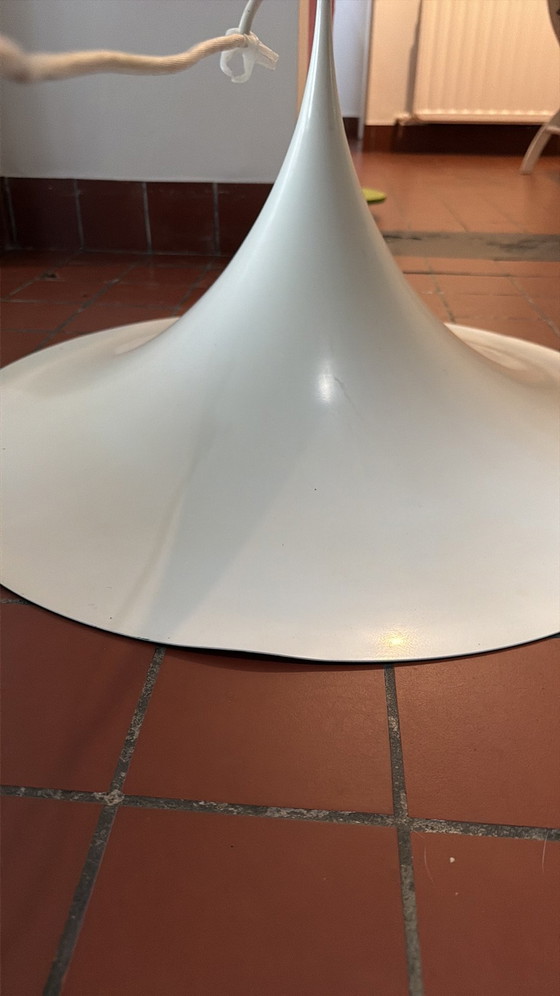 Tullip Lampe Weiß – Pendelleuchten, Aluminium (photo 2 of 7)