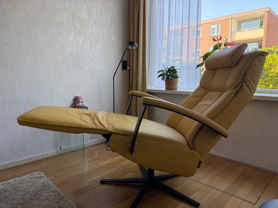 Velderhof Recliner and Lift Chair – Adjustable recliner chair, Leather, Metal (photo 2 of 6)