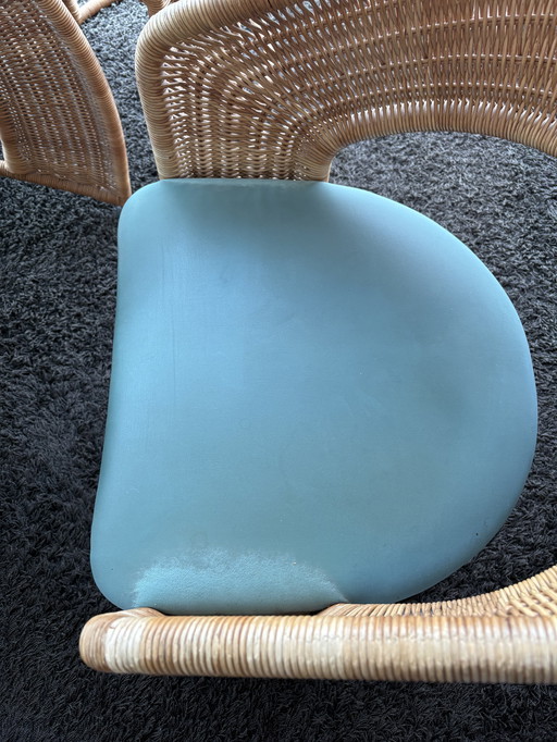 Glasierte runde Speisetafel mit 120 und 4 Stoelen