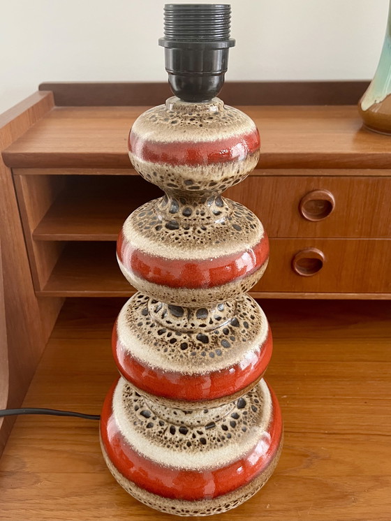 Image 1 of Mid Century Fat Lava Lampe vintage rot bruin Tischlampe Stehlampe Keramikfuß 49 cm hoog