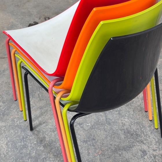 Image 1 of Juego de 4 sillas italianas Pedrali 3D a color.