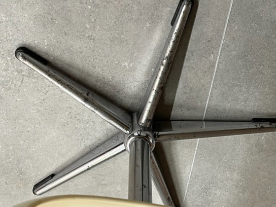 Image 1 of Chaise des années 70, époque spatiale