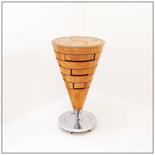 Conical kitchen unit with drawers