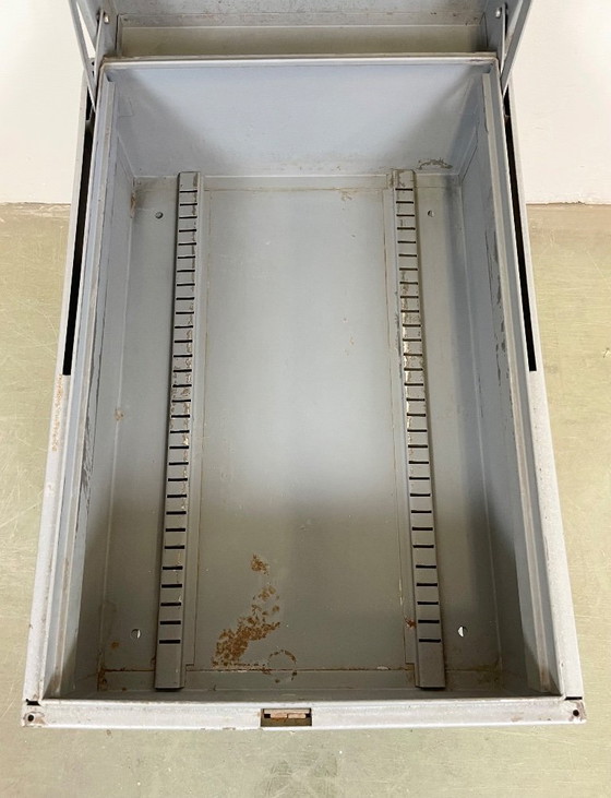 Image 1 of Grijze industriële trolley, jaren 60