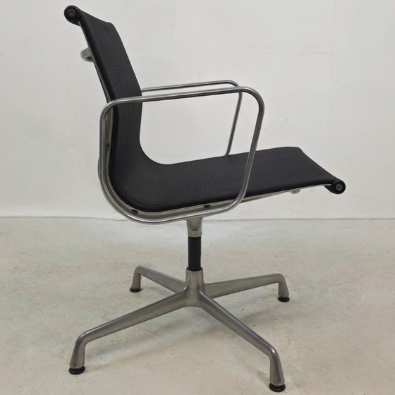 7x Vitra 108 Eames Chairs 90s Vintage Netweave Aluminium – Swivel chairs (photo 4 of 6)