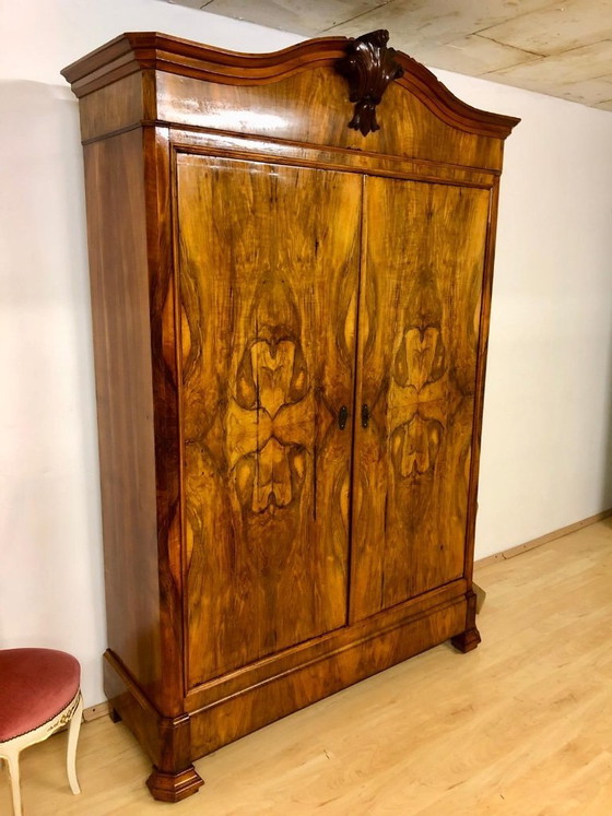 Image 1 of Armoire Biedermeier représentative / noyer sur chêne, vers 1830