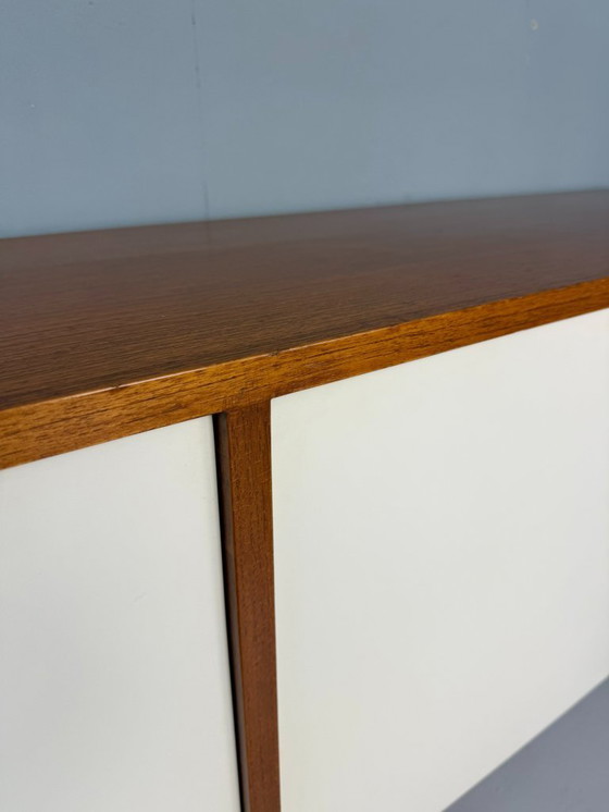 Image 1 of Florence Knoll voor Knoll, notenhouten hangkast, model 122 W-1, 1947