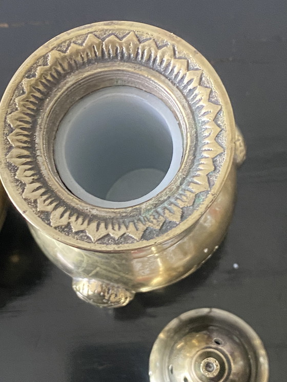 Image 1 of Duo of vintage salt and pepper shakers in silver-plated brass, early 20th century. English provenance