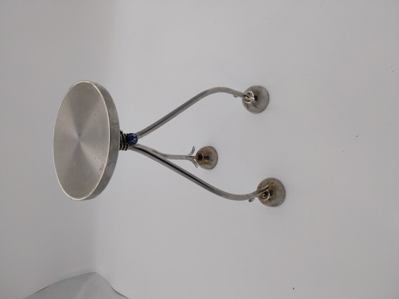 Image 1 of Un candelabro Art Déco a tre luci. Spagnolo, anni '70, in acciaio inossidabile.