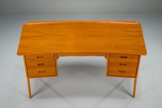 Image 1 of Mid Century Dänischer Teakholz-Schreibtisch von Svend Åge Madsen für Sigurd Hansen, 1950er Jahre
