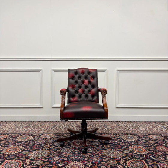 Sedia da ufficio Chesterfield classica inglese rosso Oxblood – Sedie da ufficio, Leather, Wood (photo 2 of 7)