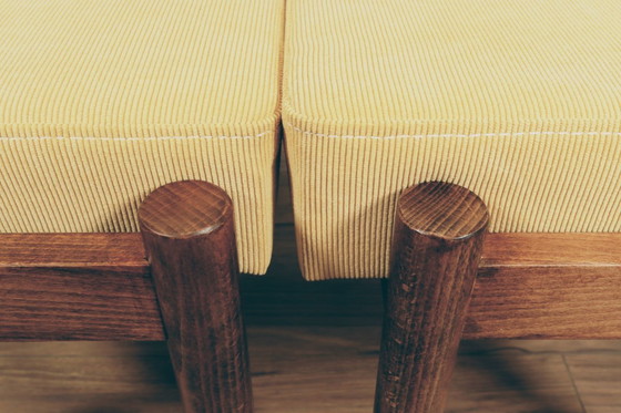 Image 1 of Pouf tabouret poggiapiedi retrò in velluto a coste giallo 
