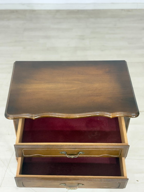 Image 1 of Très belle commode Chippendale, table de chevet, guéridon, meuble d'entrée, commode