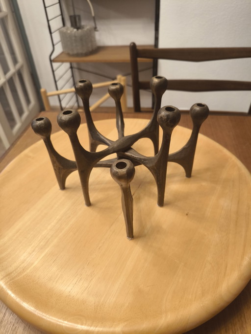 Candelabro brutalista de Michael Harje