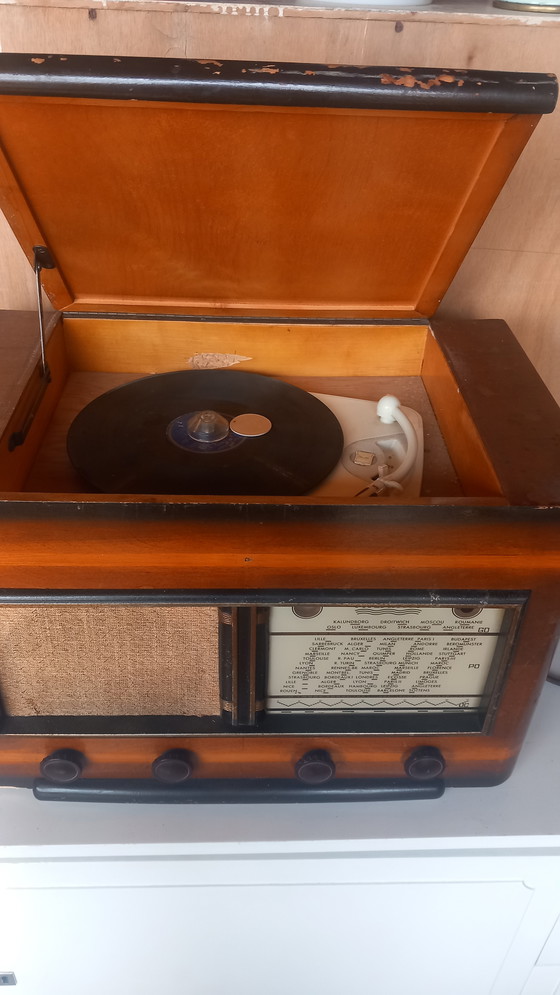 Image 1 of Vintage radio's