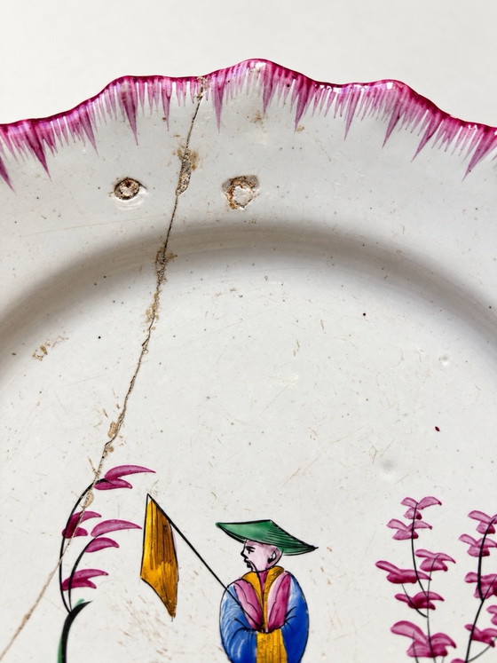 Les Islettes Teller im Chinoiserie-Stil, 18.-19. Jahrhundert, Tischdekoration, Keramik, Mehrfarbig (Foto 2 von 8)