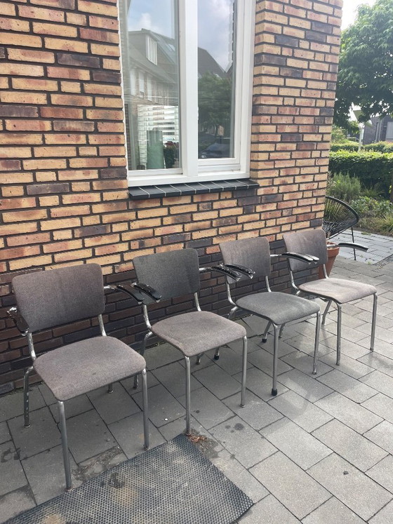 Image 1 of Ensemble de 4 chaises vintage à structure tubulaire | retapissées | avec accoudoirs