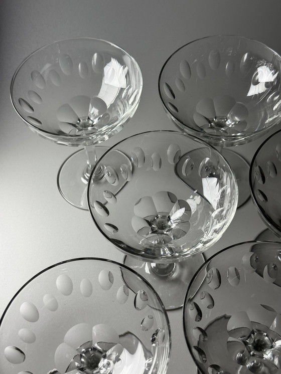 Image 1 of Set van 8 Art Deco champagnecoupéglazen (jaren 1920-1930) – halfkristal, handgegraveerd