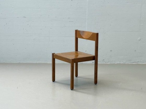 Image 1 of Set van 6 stapelbare houten stoelen in een minimalistisch design uit het midden van de vorige eeuw.